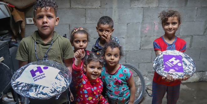 وجبات ساخنة للصائمين في غزة